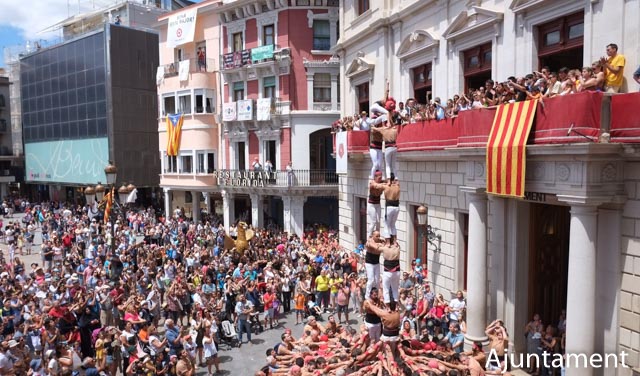 Festa Major de Sant Pere a Reus. Els carrers s'omplen de parades amb productes locals i tradicionals