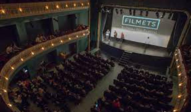 . El festival premia les millors obres en categories com la ficció, l'animació, el documental i els curts destinats a un públic jove. 