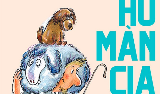 Fira de la Transhumància a Mollet de Peralada amb bestiar i públic als carrers de l’Alt Empordà