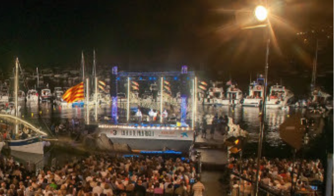 Cada estiu, la Gran Cantada d’Havaneres a Calella de Palafrugell converteix aquest pintoresc poble de la Costa Brava en un escenari únic i ple d’encant mariner.