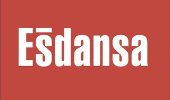 L’Ésdansa és un Festival Internacional de Música i Dansa que se celebra anualment al municipi de les Preses, a la comarca de la Garrotxa, i s'ha convertit en un referent en el món de la dansa tradicional.